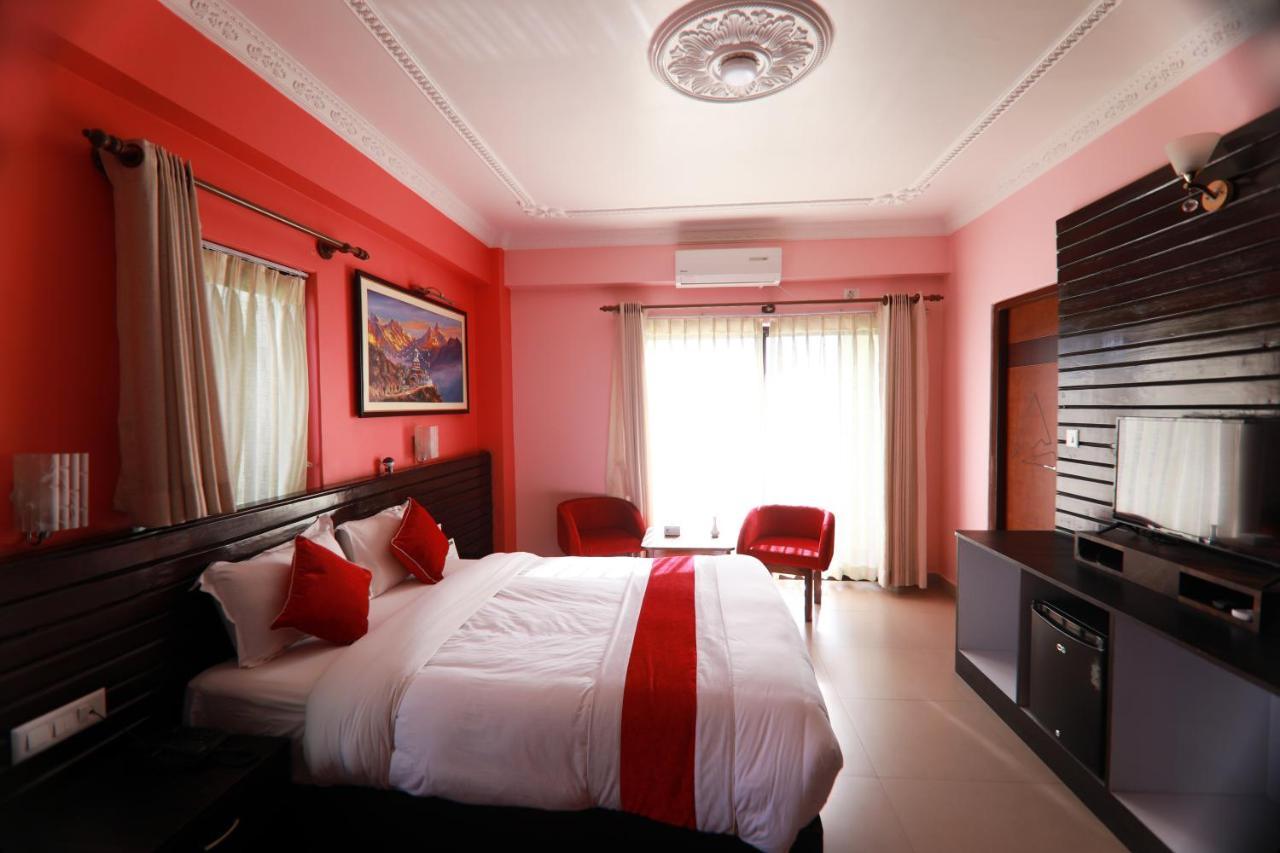 Hotel Task International Покхара Екстер'єр фото