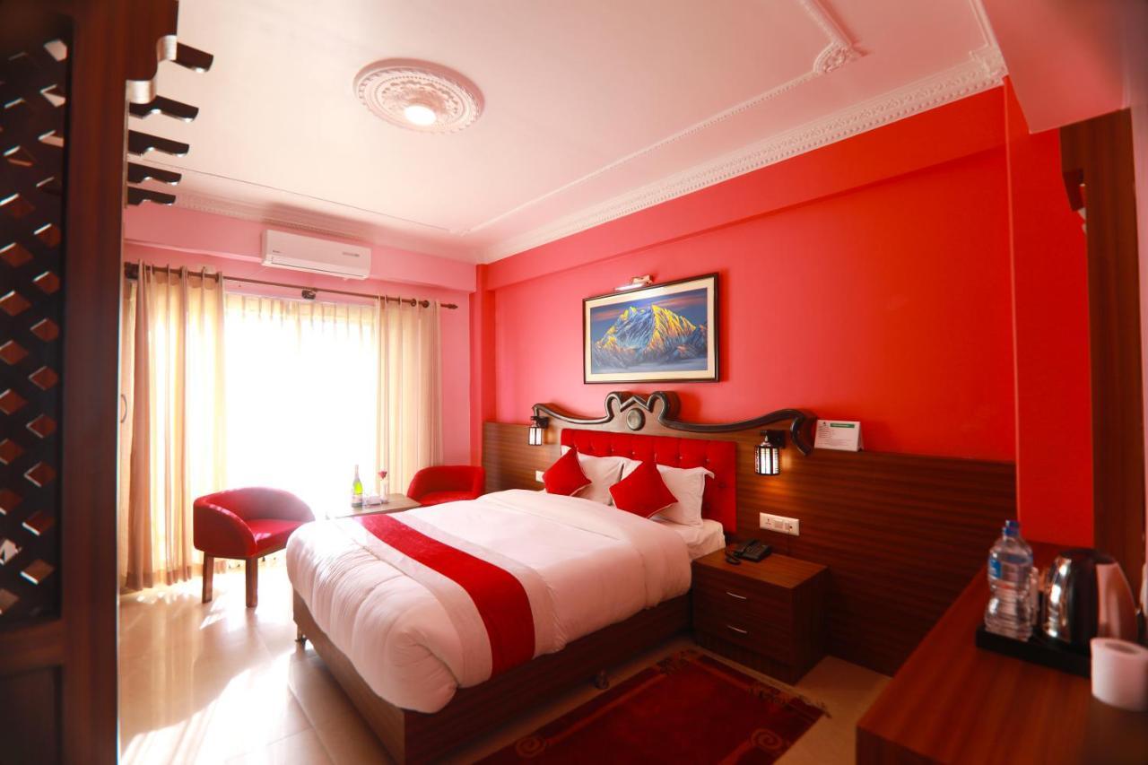 Hotel Task International Покхара Екстер'єр фото