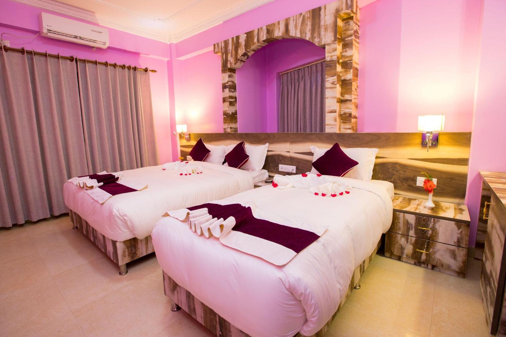 Hotel Task International Покхара Екстер'єр фото