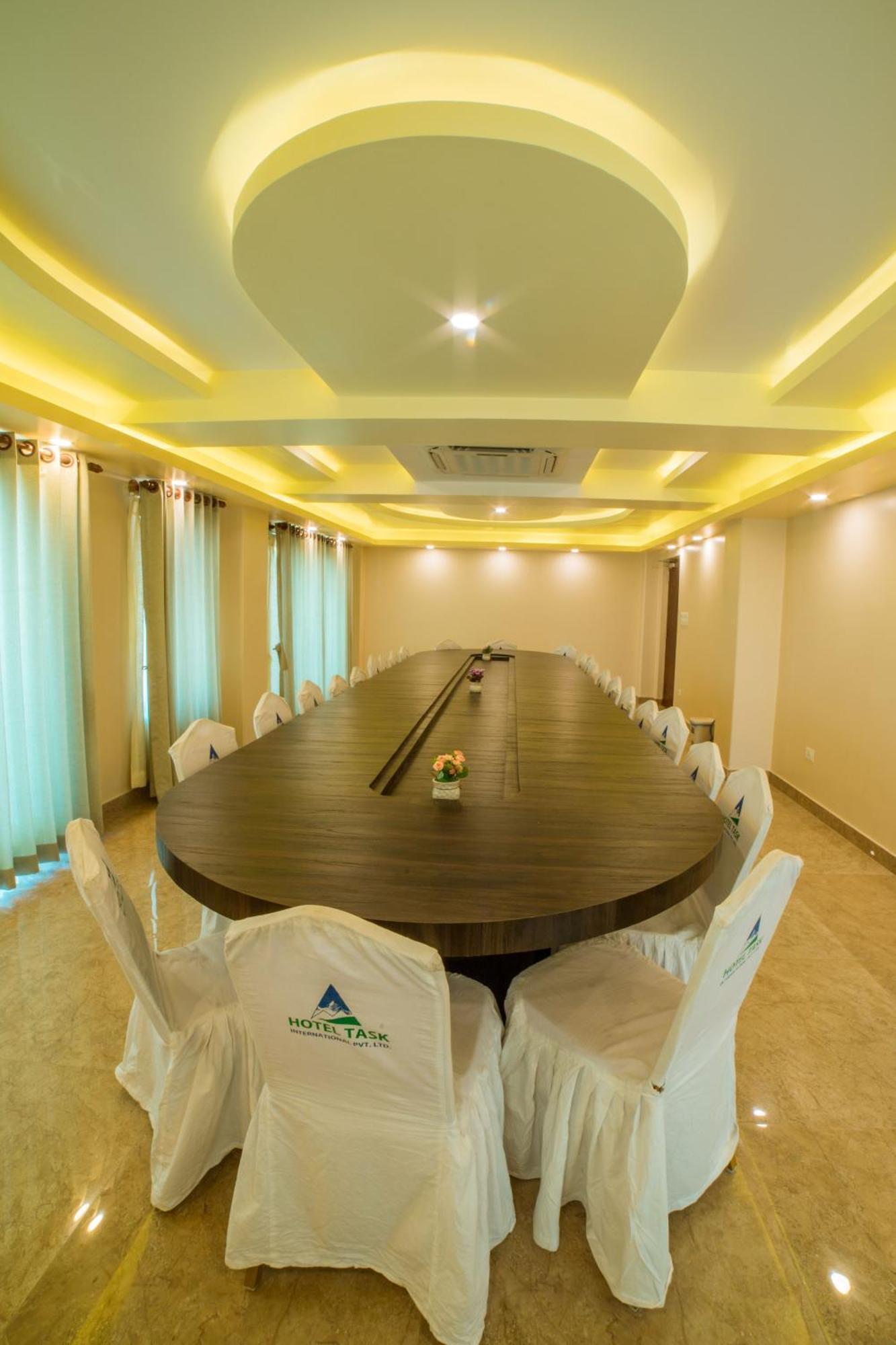 Hotel Task International Покхара Екстер'єр фото