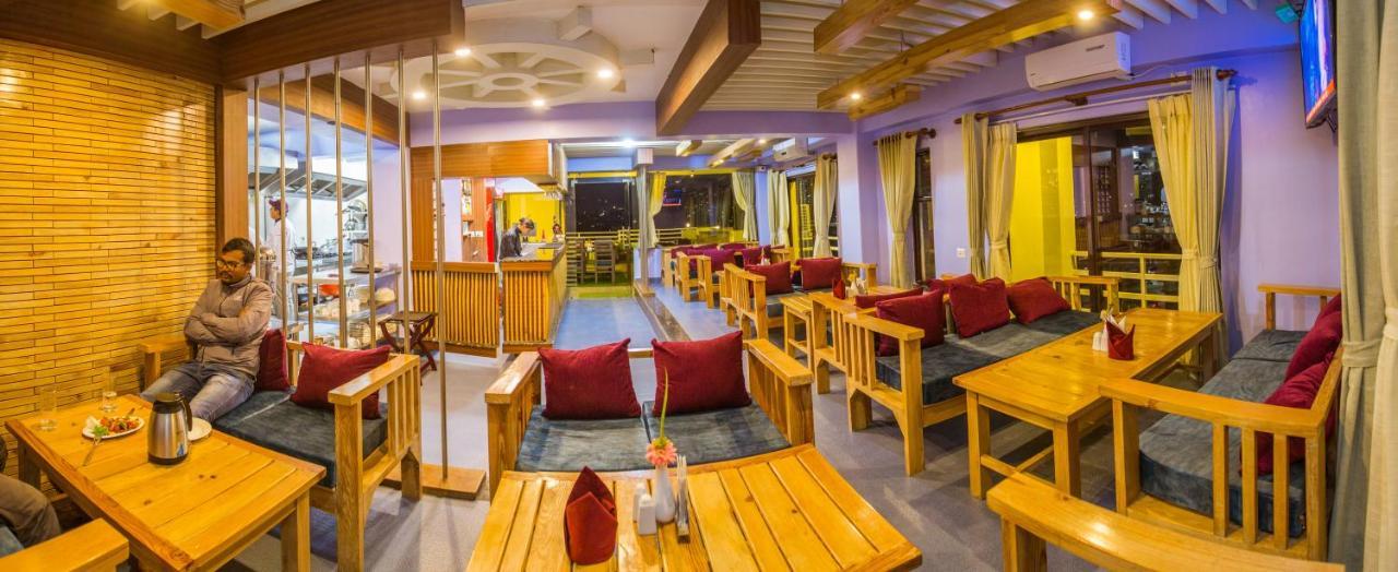 Hotel Task International Покхара Екстер'єр фото